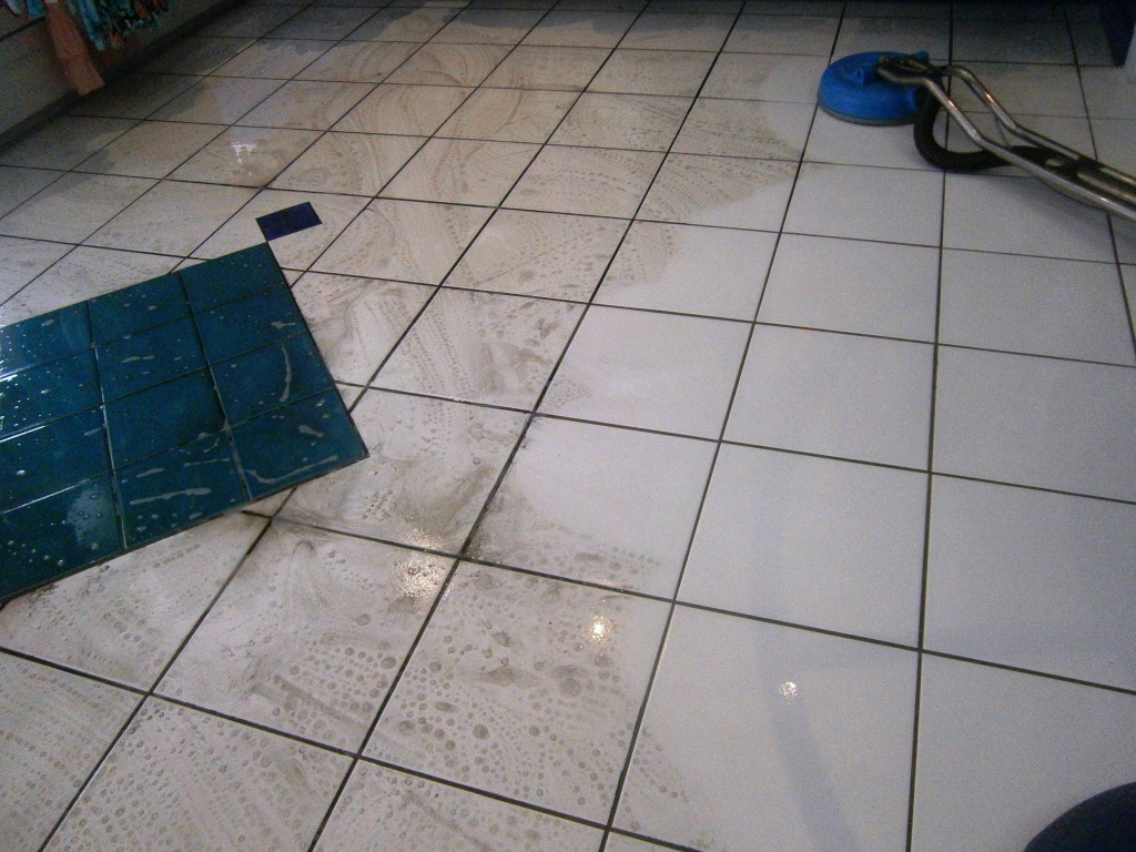 Professional Tile Cleaner Noosa